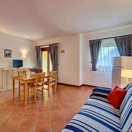 Isa - With Air Conditioning And Private Outdoor Area Just A Few Minutes From La Pelosa Hotel apartamentowy Stintino