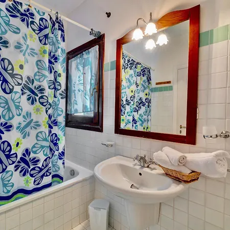 Hotel apartamentowy Isa - With Air Conditioning And Private Outdoor Area Just A Few Minutes From La Pelosa