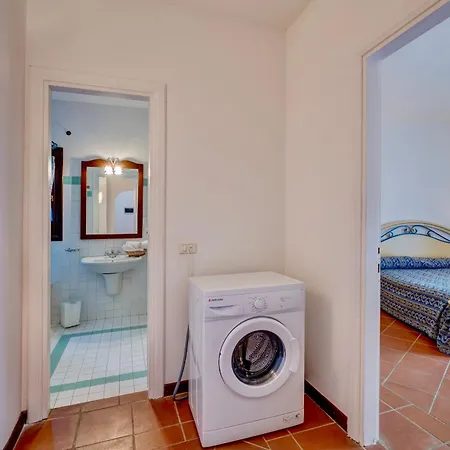 Isa - With Air Conditioning And Private Outdoor Area Just A Few Minutes From La Pelosa Hotel apartamentowy Stintino