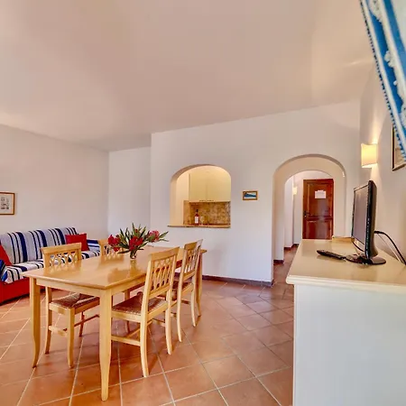 Isa - With Air Conditioning And Private Outdoor Area Just A Few Minutes From La Pelosa Ξενοδοχείο με διαμερίσματα