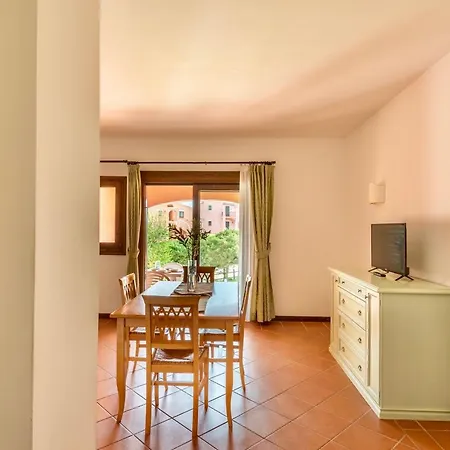 Isa - With Air Conditioning And Private Outdoor Area Just A Few Minutes From La Pelosa Appart hôtel