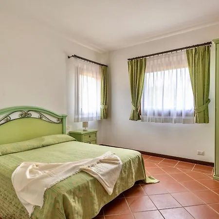 Isa - With Air Conditioning And Private Outdoor Area Just A Few Minutes From La Pelosa 3*