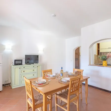 Isa - With Air Conditioning And Private Outdoor Area Just A Few Minutes From La Pelosa Aparthotel 3*