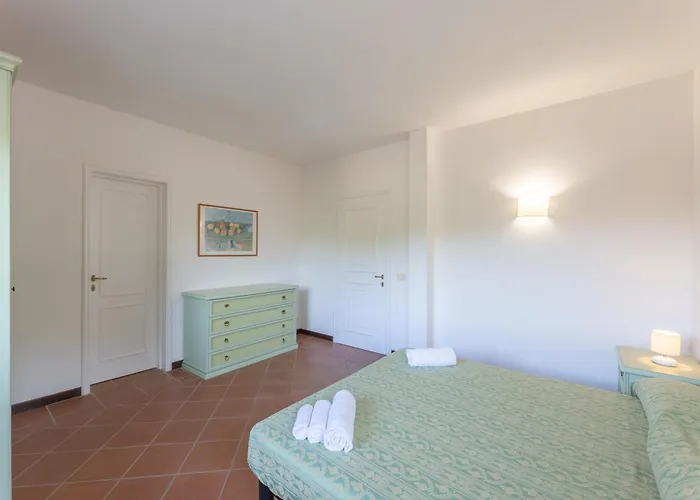 Apartmanhotel Isa - With Air Conditioning And Private Outdoor Area Just A Few Minutes From La Pelosa 3*